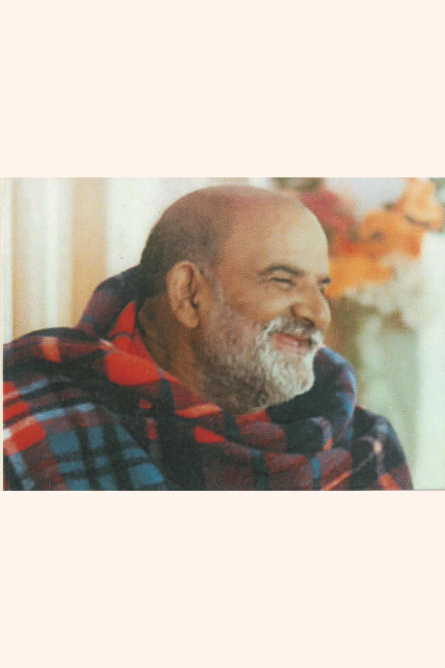 Pocket Sized Laminated Card C16- Maharaj ji Close up with a Photo on the Back of Card