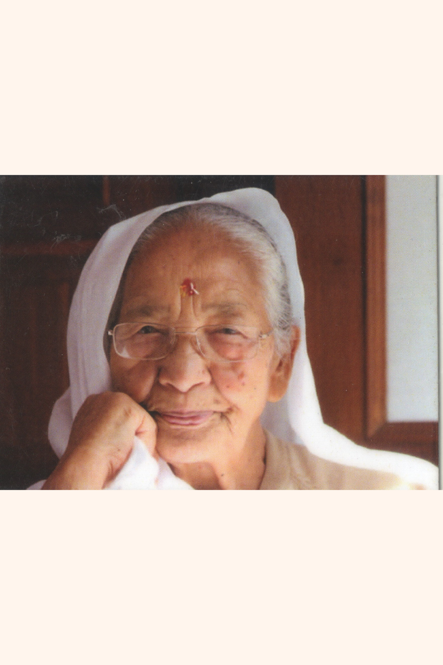 लैमिनेटेड कार्ड C54 - कार्ड के पीछे श्री सिद्धि माँ की तस्वीर के साथ क्लोज़ अप