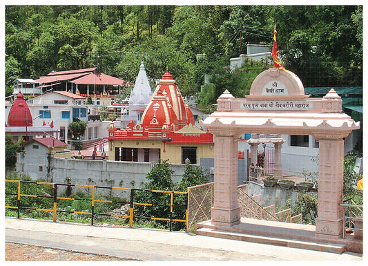 द्वार सहित कैंची मंदिर