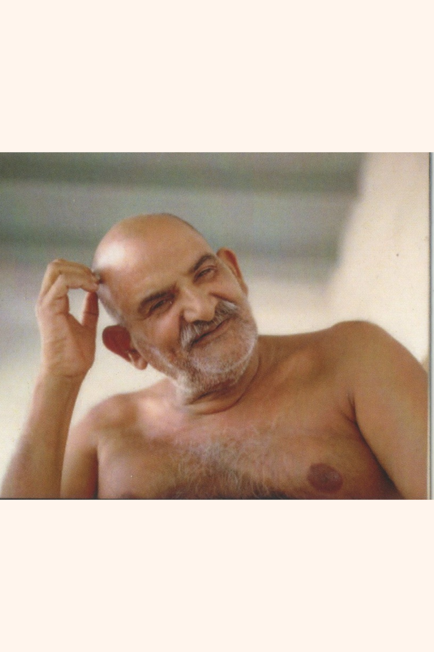 Pocket Sized Laminated Card C18 - Maharaj ji Close up with a Photo on the Back of Card