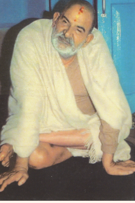 लेमिनेटेड कार्ड C3 - महाराज जी अपनी कुटी में, कार्ड के पीछे एक तस्वीर के साथ