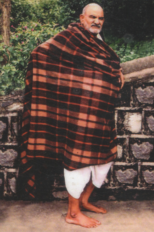 लेमिनेटेड कार्ड C5 - महाराज जी खड़े हैं, कार्ड के पीछे एक तस्वीर है