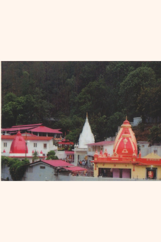 लेमिनेटेड कार्ड C96 - कैंची धाम मंदिर, कार्ड के पीछे महाराज जी की तस्वीर